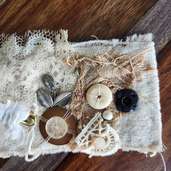 Handmade Unique Bracelet Charms Heart Buttons Beads Crown Lace Fabric Snaps On - Picture 4 of 5